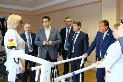 Депутаты посетили поликлинику и реабилитационный центр в Ангарске в рамках парламентского контроля